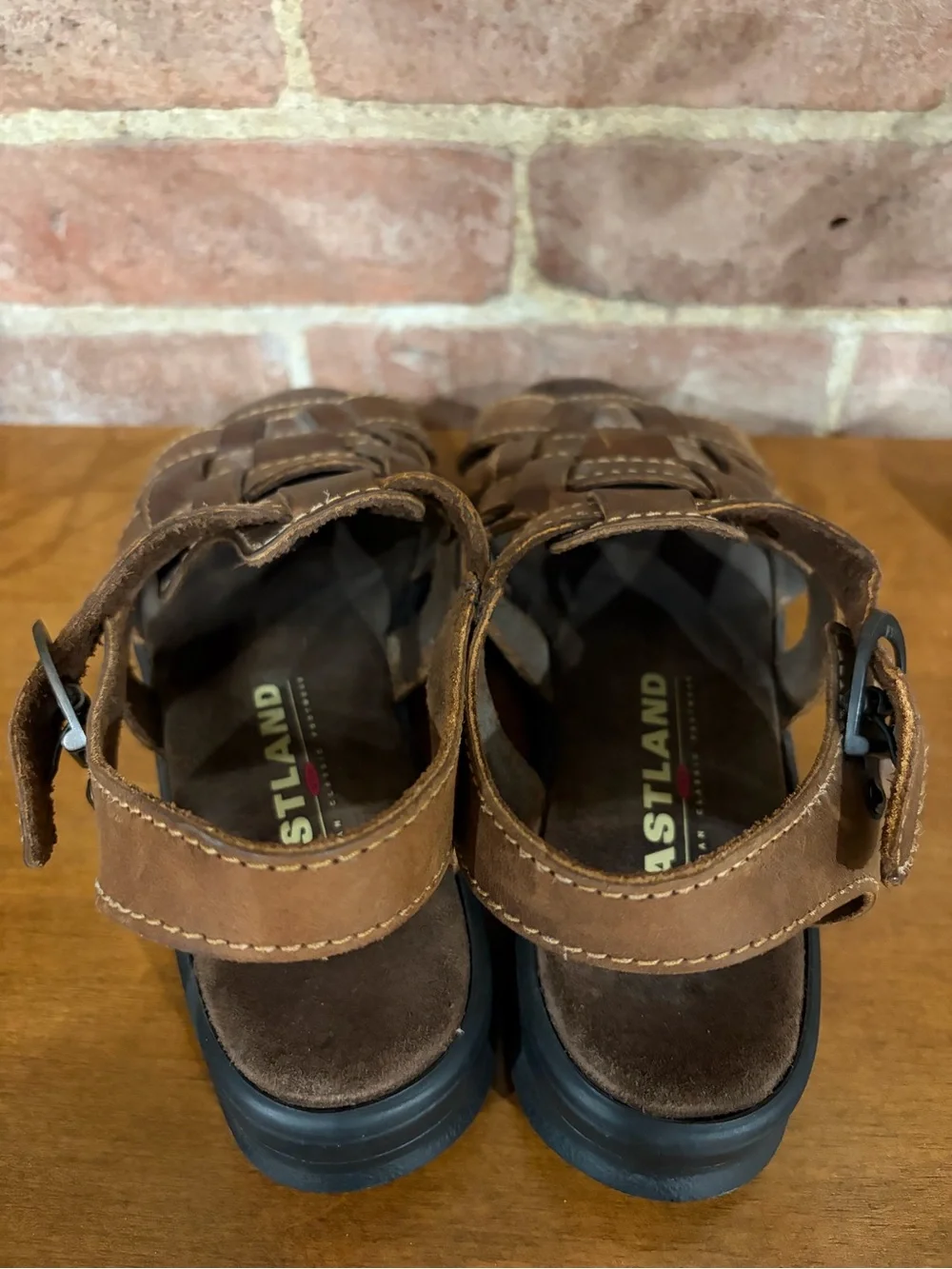 Vintage Eastland women’s size 9M  brown leather sandals